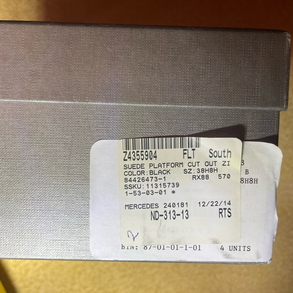 Alexander MCQueen - Picture 5 of 9